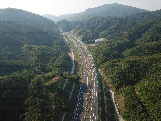 石嶺隧道進口路基段~1.jpg