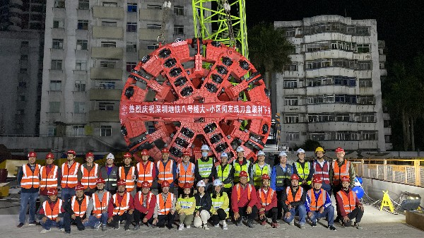 深圳地鐵8號(hào)線雙模盾構(gòu)機(jī)下井 (1)~1.jpg